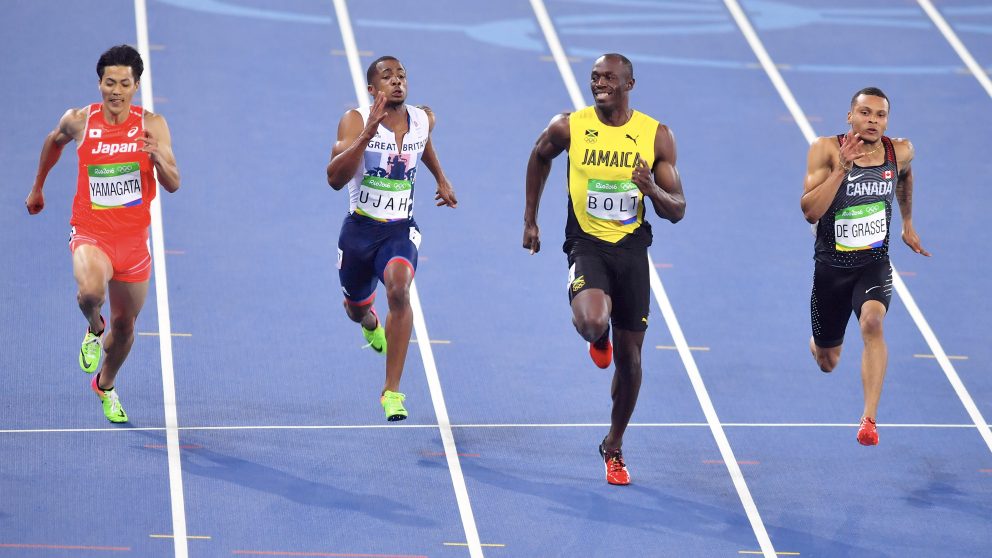 people running competitively